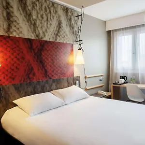2* מלון Ibis Centrum